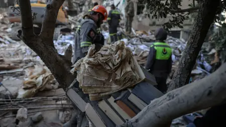 related_news_inside_blogsغارة بلا إنذار تدمر مبنى سكنيًا في بيروت.. فرق الإنقاذ: انتهى الأمل