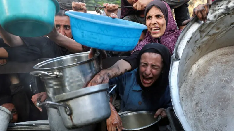 من المستشفيات إلى المخابز.. نقص الوقود يشل الحياة في غزة
