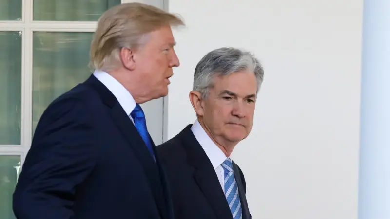 ترامب يدرس مقاضاة باول بسبب تجديد مقر البنك المركزي