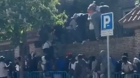 related_news_inside_blogsفيديو - فوضى عارمة.. مهاجرون يقتحمون سفارة في مدريد