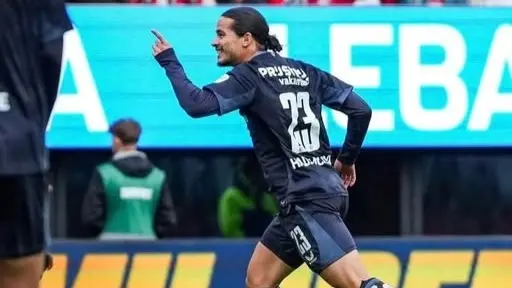 تألق أنيس حاج موسى يضع فينورد في صدارة الدوري الهولندي ويحرج مدرب الجزائر