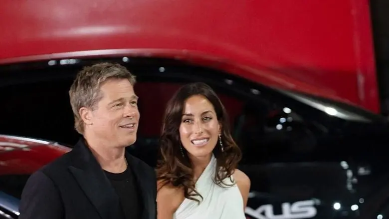 من هي زوجة براد بيت الجديدة؟ 11 معلومات عن المصممة التي تصغره بـ29 عاما