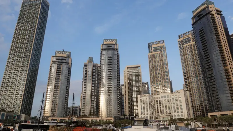 المكتب الإعلامي لحكومة دبي: شظية ناتجة عن اعتراض جوي تودي بحياة مقيم في البرشاء