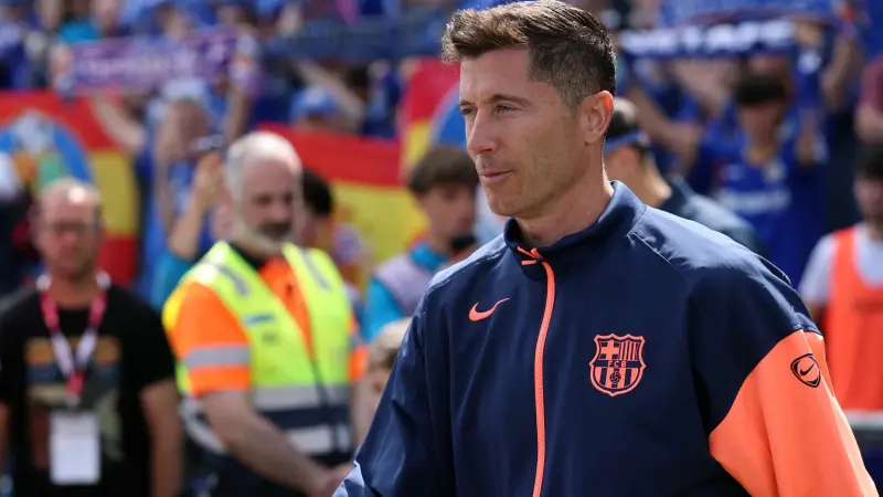 آخر تطورات تجديد عقد روبرت ليفاندوفسكي مع برشلونة.. خلاف على الدور والراتب