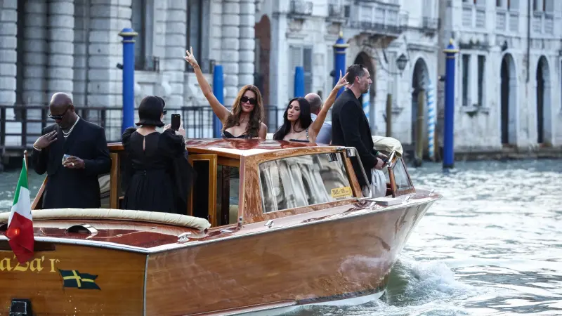 صور - توافد المشاهير إلى البندقية لحضور حفل زفاف بيزوس