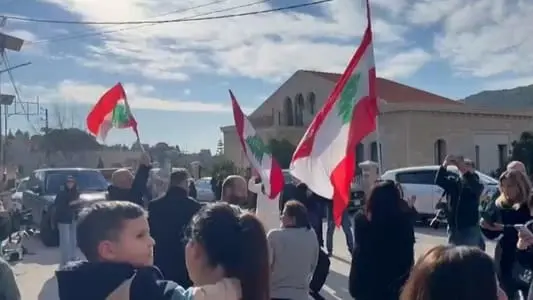 فيديو - بلدة العيشية اللبنانية تحتفل بانتخاب ابنها جوزيف عون رئيساً للجمهورية
