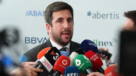 related_news_inside_blogsريال مدريد يعلن قبول ترشح إنريكي ريكيلمي ضد فلورنتينو بيريز