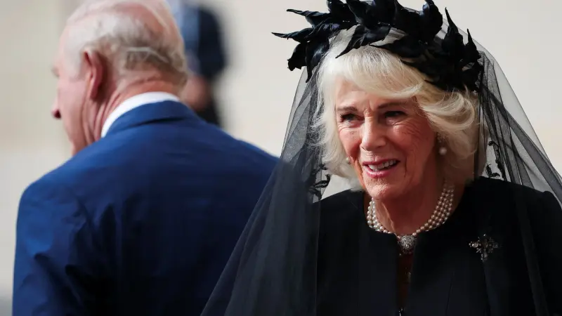 ملكة بريطانيا تكشف عن نجاتها من اعتداء جنسي