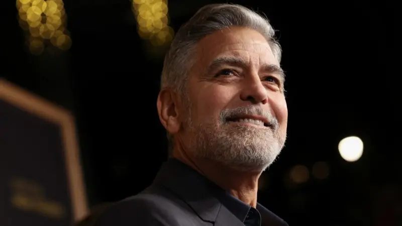 فيديو - جورج كلوني يكشف سرا صادما عن دور زوجته في دستور "الإخوان" بمصر