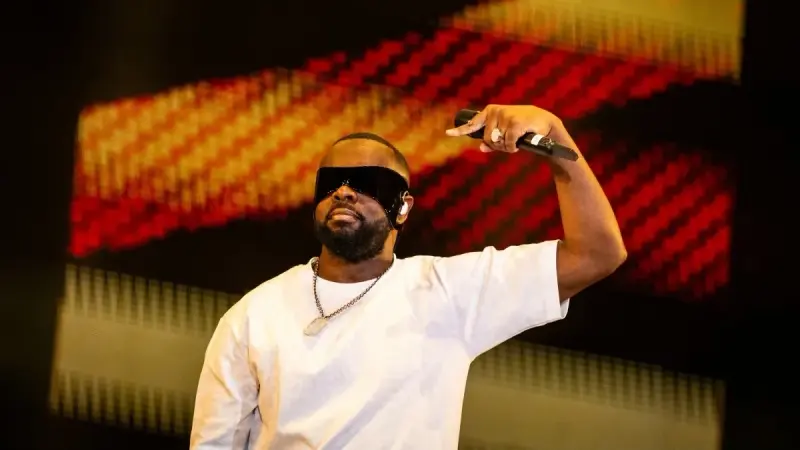 اعتقال مغني الراب جيمس في فرنسا بتهمة غسيل الأموال