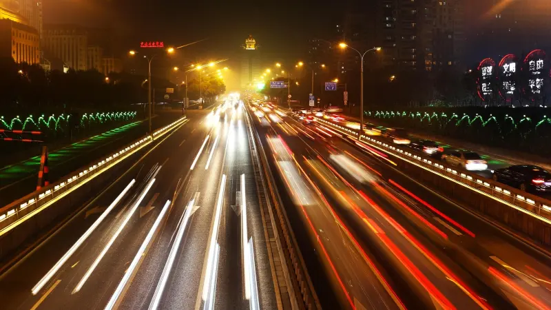 ضجيج الليل يرفع الكوليسترول.. خطر يتسلل من الشارع إلى الدم