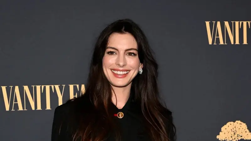 فيديو- آن هاثاواي تفاجئ جمهورها بعبارة "إن شاء الله".. ما القصة؟