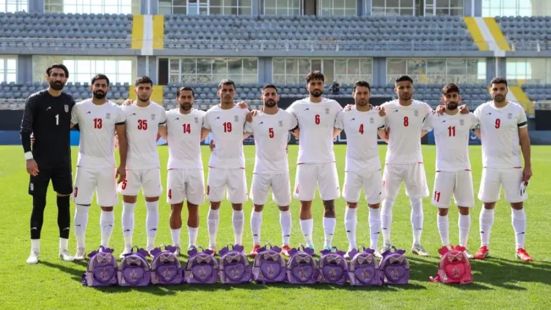 تحضيرا لكأس العالم 2026.. لاعبو إيران يحيّون ذكرى ضحايا غارة جوية على مدرسة