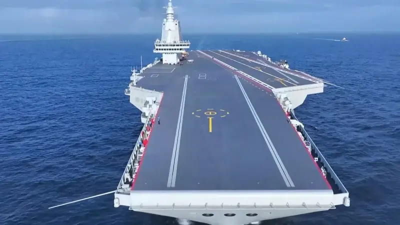 الصين تدشن حاملة طائرات تهدد الهيمنة الأميركية في المحيط الهادئ