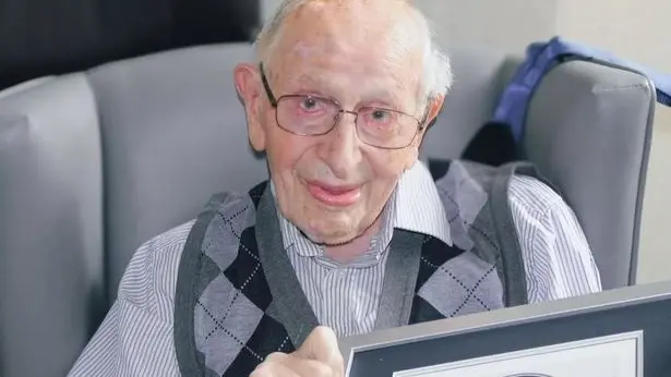 عمره 112 سنة.. وفاة أكبر المعمرين في العالم