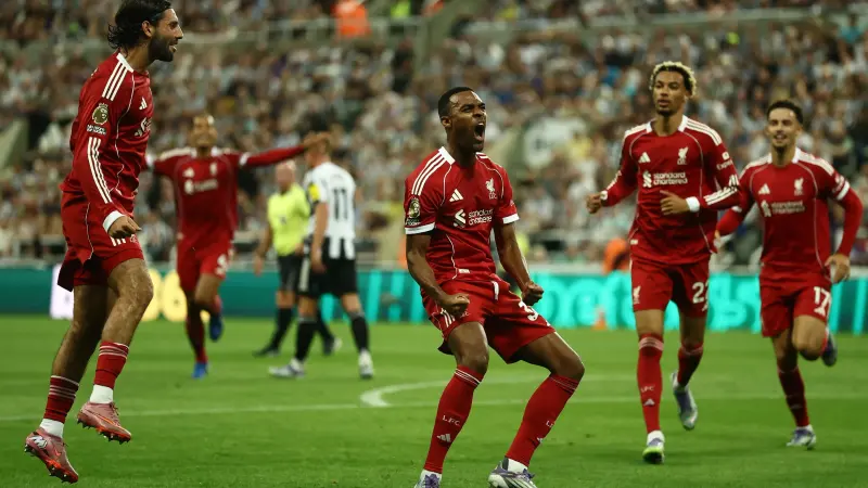 تشكيلة ليفربول اليوم أمام أينتراخت فرانكفورت مع غيابات القائمة.. أزمة جديدة لأرني سلوت