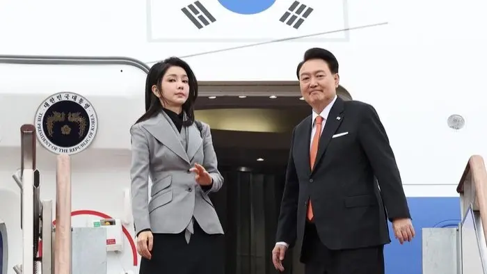 حقيبة من "ديور" تهدد الحزب الحاكم في كوريا الجنوبية