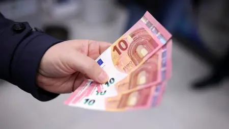 related_news_inside_blogsسعر اليورو مقابل الدينار الجزائري اليوم الجمعة 19/6/2026 في السكوار.. طلب متصاعد