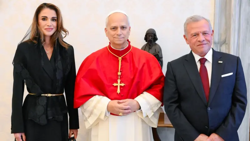 فيديو - الملكة رانيا تسأل البابا عن زيارة لبنان.. ماذا كان رده؟