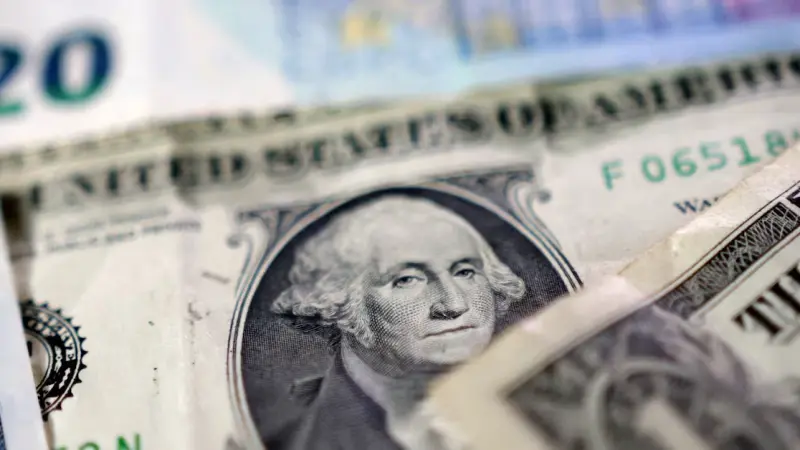 الدولار يهبط مع ترقب اجتماعات البنوك المركزية وحرب إيران