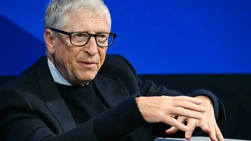 لماذا ألغى غيتس مشاركته في قمة الذكاء الاصطناعي بالهند ؟