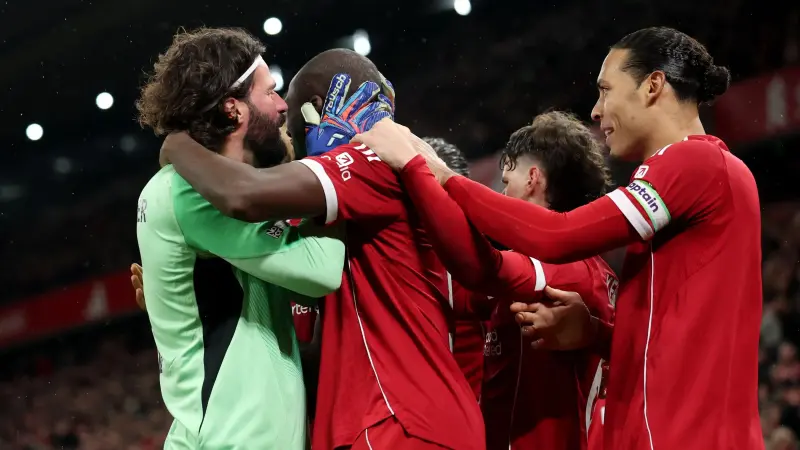 نتيجة وملخص أهداف مباراة ليفربول ونيوكاسل اليوم في الدوري الإنجليزي.. عودة انتصارات "الريدز"