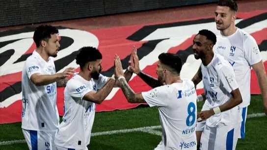 الزعيم وصيفًا.. نتيجة وملخص أهداف مباراة الهلال ضد الفيحاء اليوم في الدوري السعودي