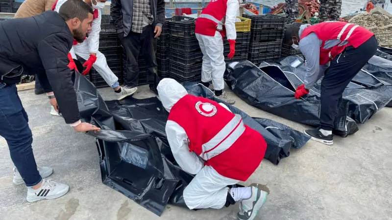 قوارب الموت.. فقدان  أكثر من 80 مهاجرا غرب ليبيا