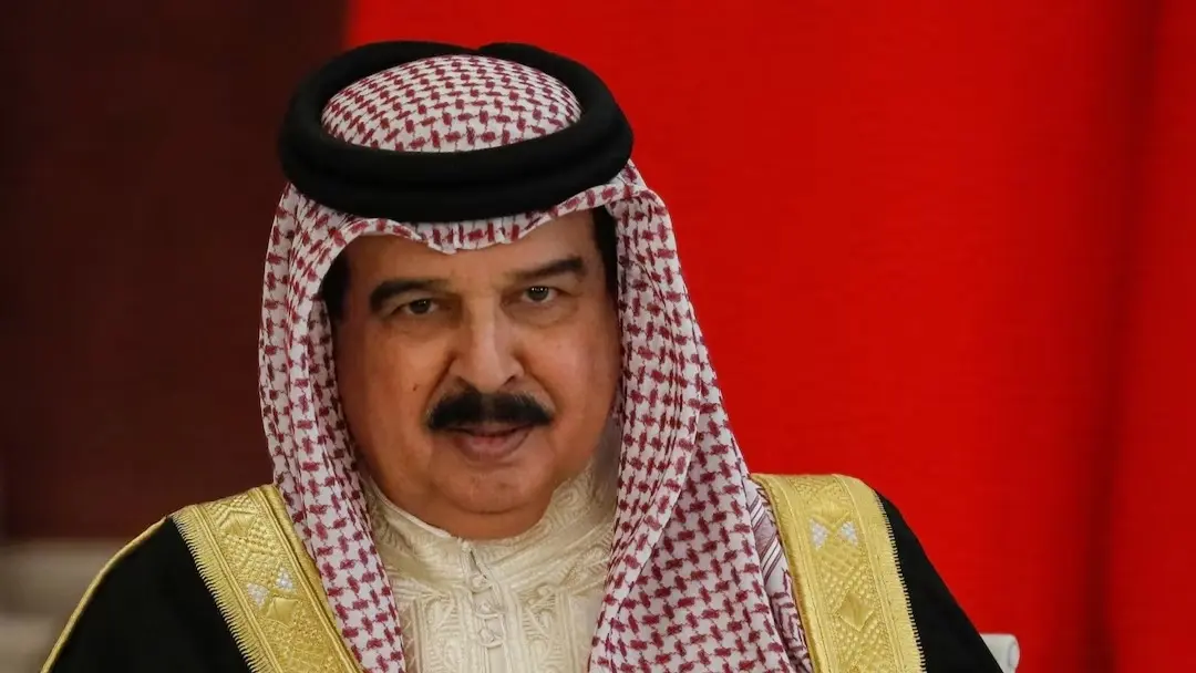 تداول نشطاء منصات التواصل الاجتماعي مقطع فيديو طريف جمع طفل بملك البحرين (إكس) تداول نشطاء منصات التواصل الاجتماعي مقطع فيديو طريف جمع طفل بملك البحرين (إكس)