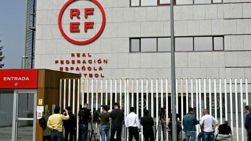 "فيفا" و"يويفا" يبحثان عن إجابات حول تحقيقات فساد داخل الاتحاد الإسباني لكرة القدم