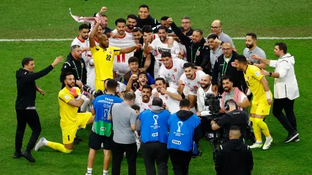 related_news_inside_blogsفيديو - الملك عبد الله يكرّم منتخب الأردن بوسام رفيع خلال حفل عيد الاستقلال الـ80