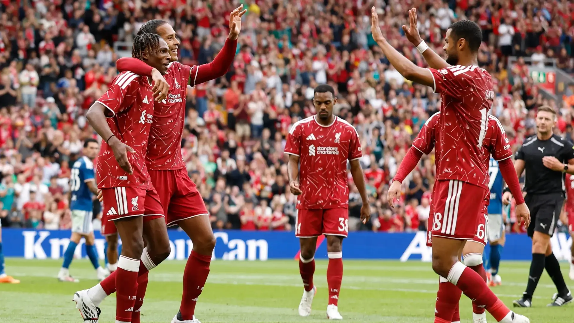 ليفربول يواجه نيوكاسل في افتتاح مشواره في الدوري الإنجليزي الممتاز (رويترز) ليفربول يواجه نيوكاسل في افتتاح مشواره في الدوري الإنجليزي الممتاز (رويترز)