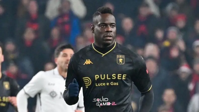 ماريو بالوتيلي يعود إلى الواجهة من بوابة الدوري الإماراتي