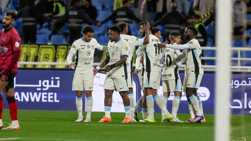 هاتريك بنزيما يقود الاتحاد لاكتساح الخلود في الدوري السعودي