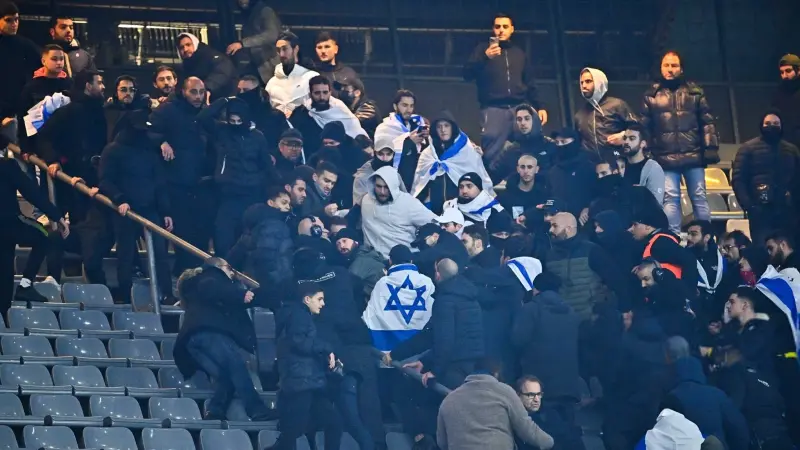 فيديو - صافرات استهجان وتدافع جماهيري في مباراة فرنسا وإسرائيل