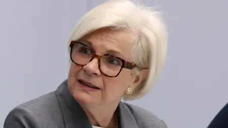 related_news_inside_blogsوزيرة القوات المسلحة الفرنسية تهاجم "حزب الله": أخطأ بحق لبنان