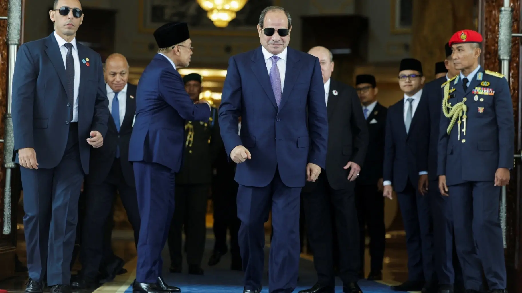 السيسي قام بجولة آسيوية شملت كوريا الجنوبية وماليزيا وإندونيسيا (رويترز) السيسي قام بجولة آسيوية شملت كوريا الجنوبية وماليزيا وإندونيسيا (رويترز)