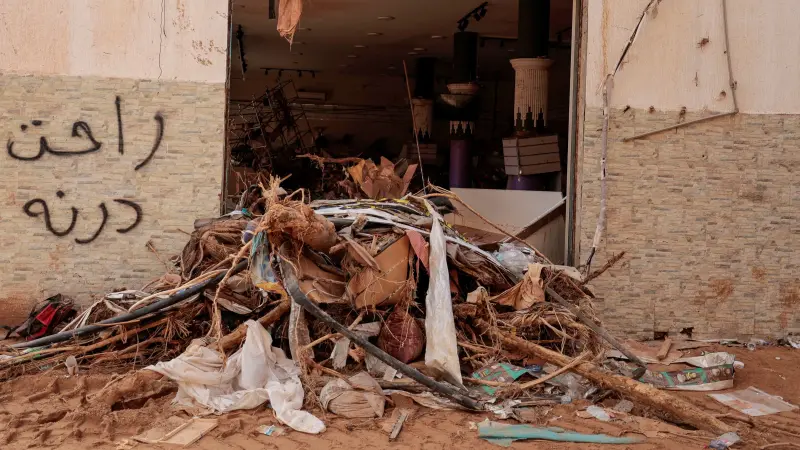 درنة تتحول إلى "مدينة أموات".. والناجون يُصرّون على البقاء