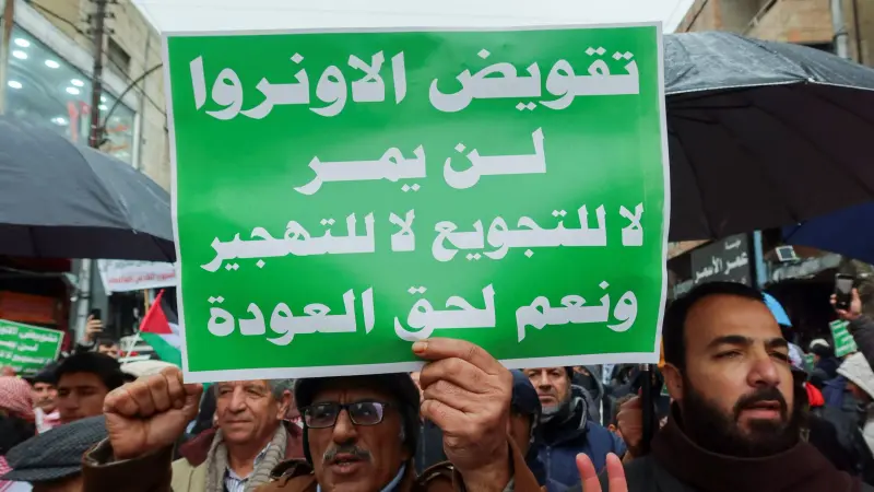 "جهل أو تطرف أو موت".. تداعيات أزمة الأونروا على اللاجئين الفلسطينيين