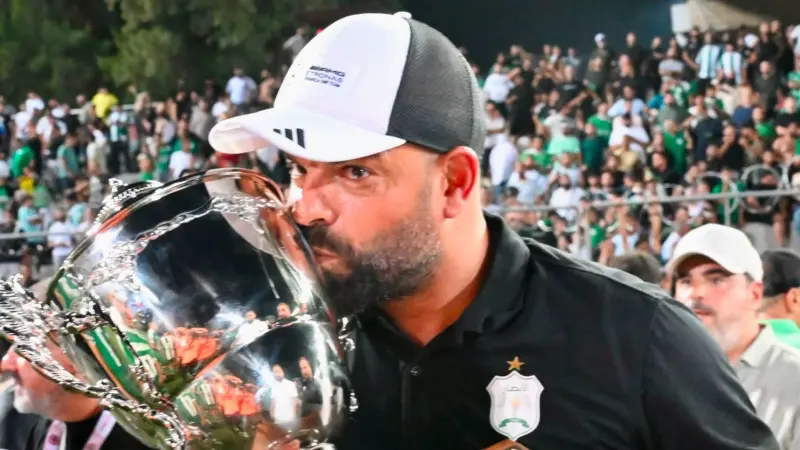لبنان - مدرب الأنصار يكشف كيف تحدى ظروف الحرب للتتويج بلقب الدوري