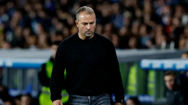 فليك يوجه "رسالة تاريخية" لسيميوني قبل مباراة برشلونة وأتلتيكو مدريد