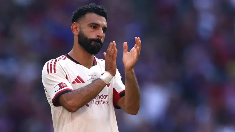 بعد أحداث السوبر الأوروبي.. هل غيّرت تغريدة صلاح موقف "يويفا" تجاه غزة؟