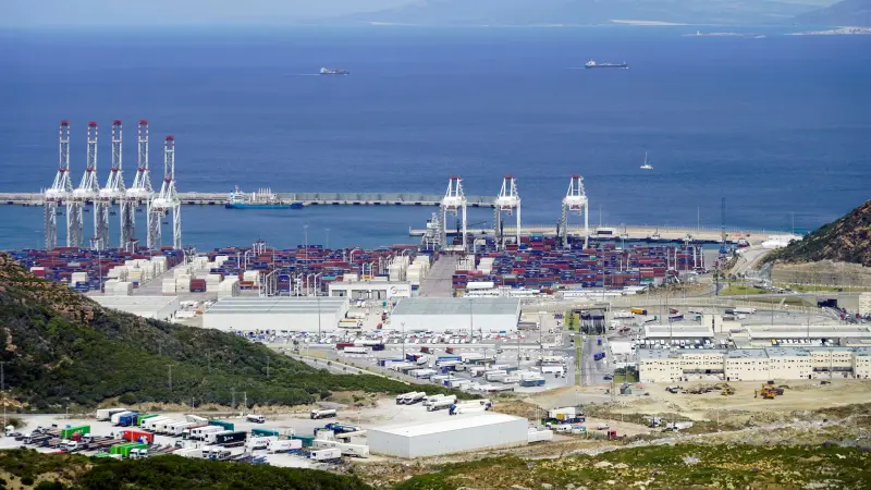 ميناء طنجة بالمغرب يستعد لزيادة حركة المرور في ظل حرب إيران