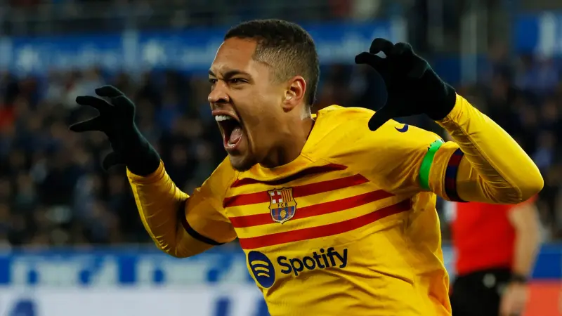 طريقان للخروج.. برشلونة يقرر رحيل لاعبه الشاب فيتور روكي