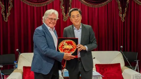 related_news_inside_blogsحسين فهمي يفتح آفاقًا إعلامية جديدة لمهرجان القاهرة السينمائي