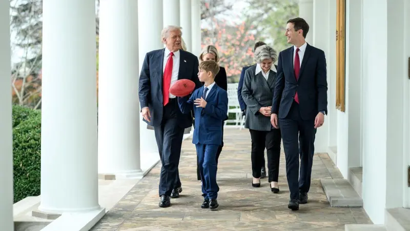 فيديو - إيفانكا تشارك صور ترامب وهو يلعب مع ابنها