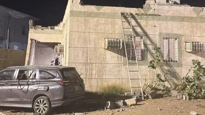 المقذوف خلّف إصابتين وأضرارًا مادية (إكس) المقذوف خلّف إصابتين وأضرارًا مادية (إكس)