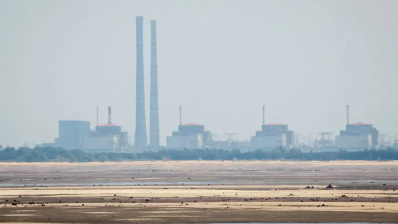 زيلينسكي: الوضع خطير جدا بمحطة زابوريجيا النووية