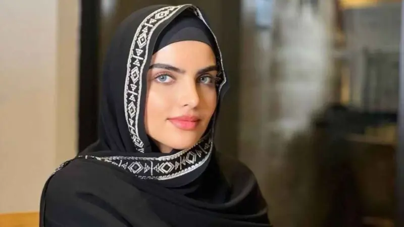 فيديو - سارة الودعاني تخلع الحجاب وتثير الجدل