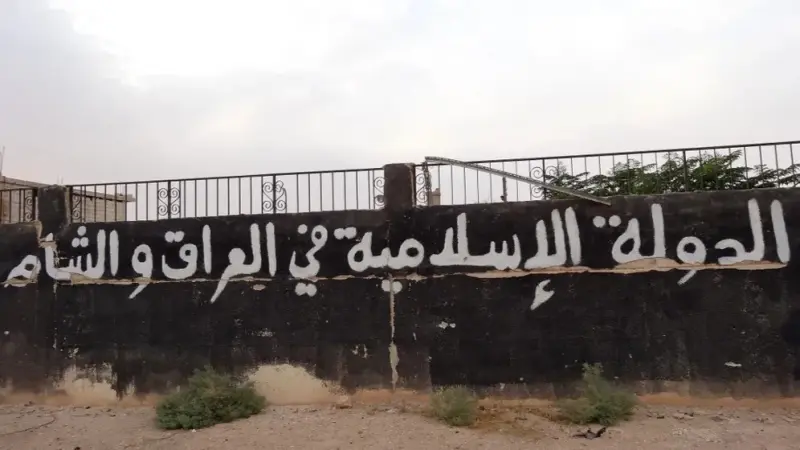 "الإدارة الذاتية" تحذر من خطر يهدد سجن "داعش" في الرقة بسوريا